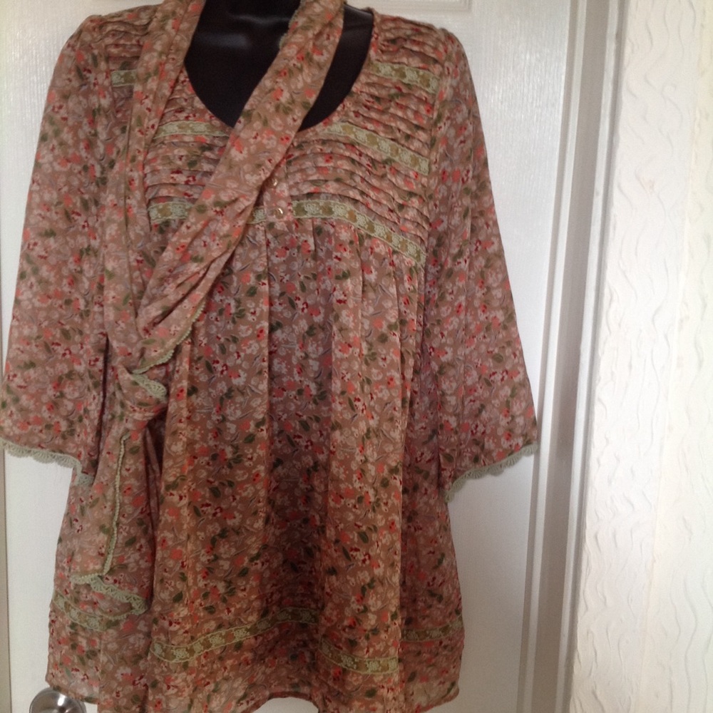 Vintage Blue bird long sleeve floral detail top size M.